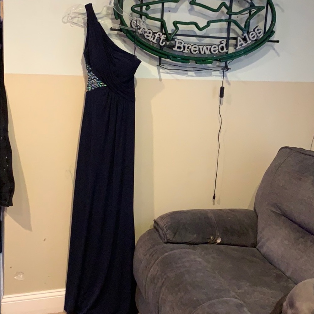 La femme navy blue dress.